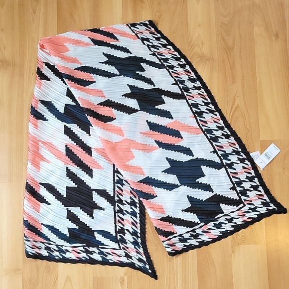 Ann Taylor Accessories - NWT Ann Taylor Polyester Scarf